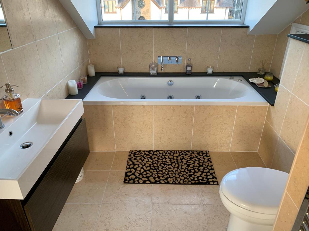 The Penthouse Bowness Luxury Loft Jacuzzi Bath & Complimentary Lakeview Spa Membership Eksteriør bilde