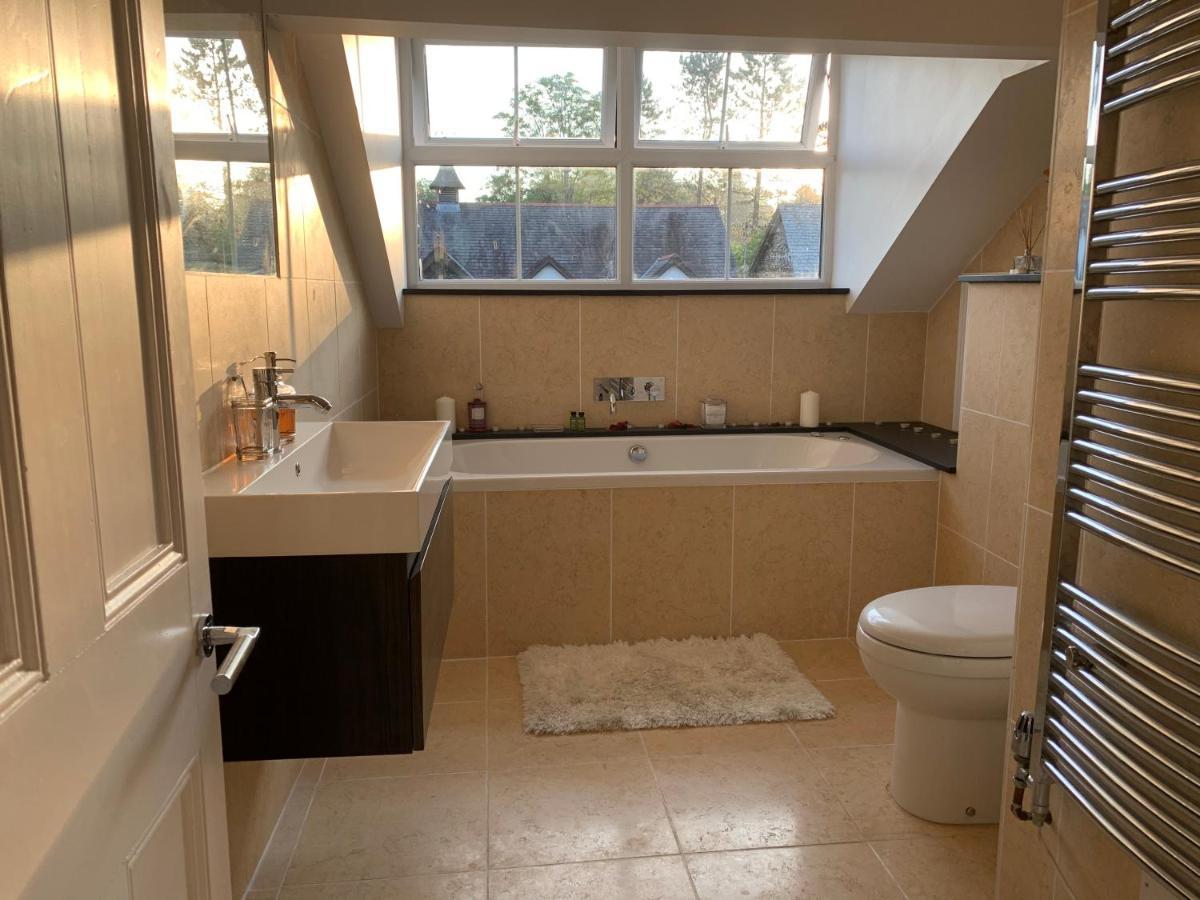 The Penthouse Bowness Luxury Loft Jacuzzi Bath & Complimentary Lakeview Spa Membership Eksteriør bilde