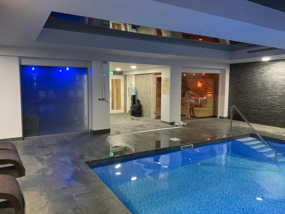 The Penthouse Bowness Luxury Loft Jacuzzi Bath & Complimentary Lakeview Spa Membership Eksteriør bilde