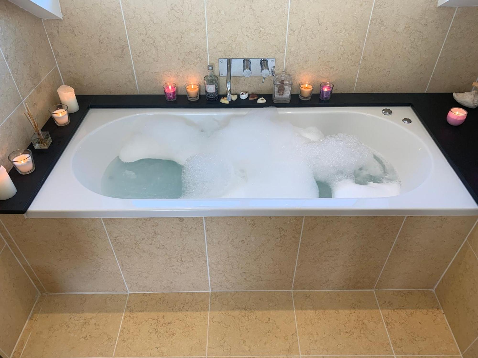 The Penthouse Bowness Luxury Loft Jacuzzi Bath & Complimentary Lakeview Spa Membership Eksteriør bilde